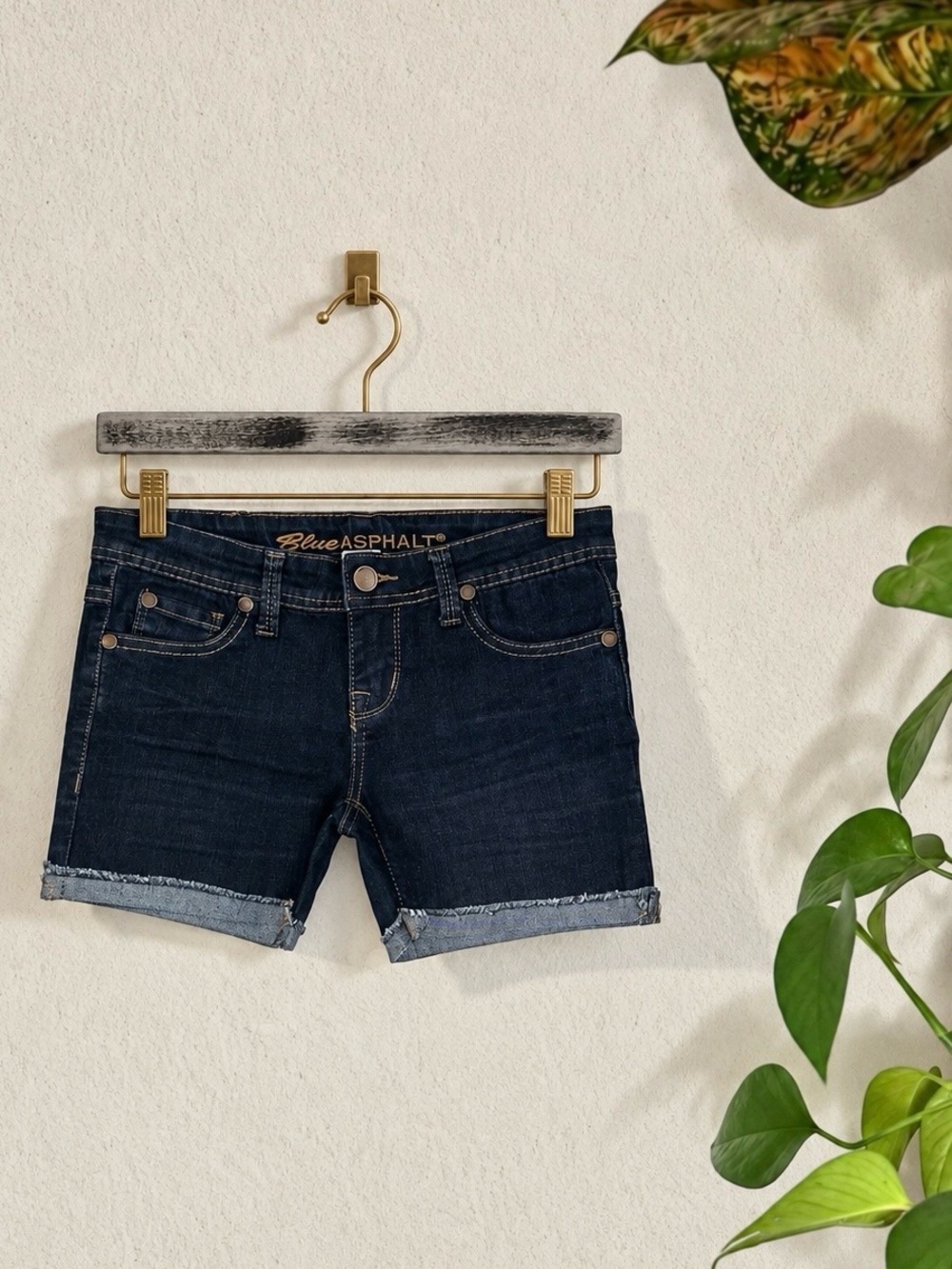 Blue Asphalt Y2K Dark Wash Cuffed Denim Shorts Size 3 Regular Stretch